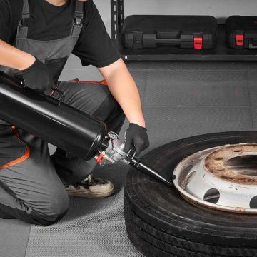 Portable hand-held tire inflator, 8 L, 87-116 PSI